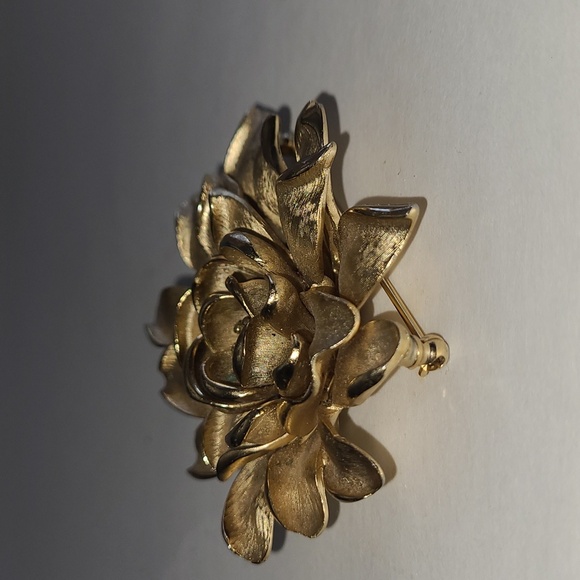 Vintage Signed Trifari Crown Brooch - Picture 3 of 6